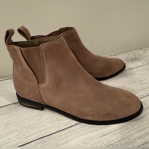 LANDS END Women Tan Suede Ankle Boots/size 8 - Picture 8 of 11